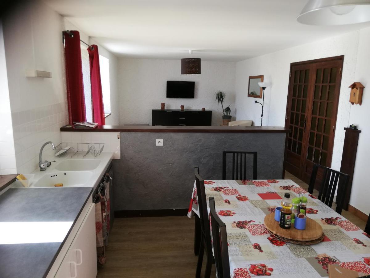 Gite Les Chaumeix Prondines Exterior photo